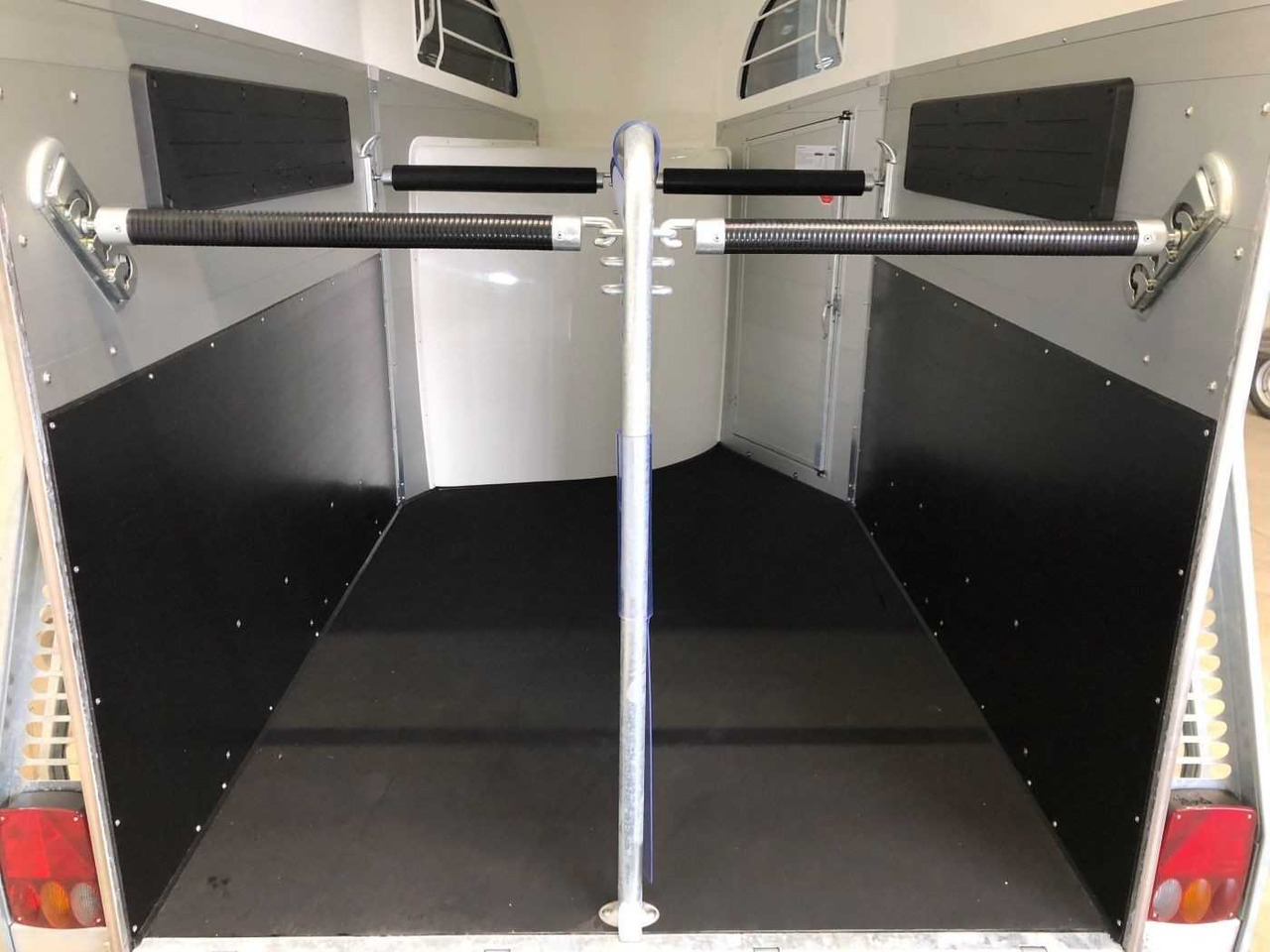 BOECKMANN Champion R Pferdeanhänger - Прицеп-коневоз: фото 2 BOECKMANN Champion R Pferdeanhänger - Прицеп-коневоз: фото 2