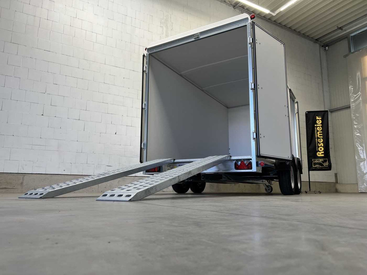 BOECKMANN KT 4018/27 H Eco XXL Tür Ramp Kofferanhänger - Прицеп-фургон: фото 4 BOECKMANN KT 4018/27 H Eco XXL Tür Ramp Kofferanhänger - Прицеп-фургон: фото 4