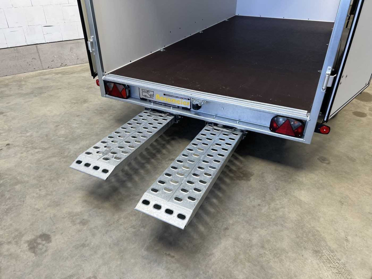 BOECKMANN KT 4018/27 H Eco XXL Tür Ramp Kofferanhänger - Прицеп-фургон: фото 5 BOECKMANN KT 4018/27 H Eco XXL Tür Ramp Kofferanhänger - Прицеп-фургон: фото 5