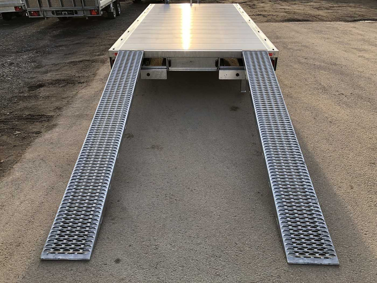 HUMBAUR Universal 3500 Aluboden Universaltransporter - Прицеп-автовоз: фото 4 HUMBAUR Universal 3500 Aluboden Universaltransporter - Прицеп-автовоз: фото 4