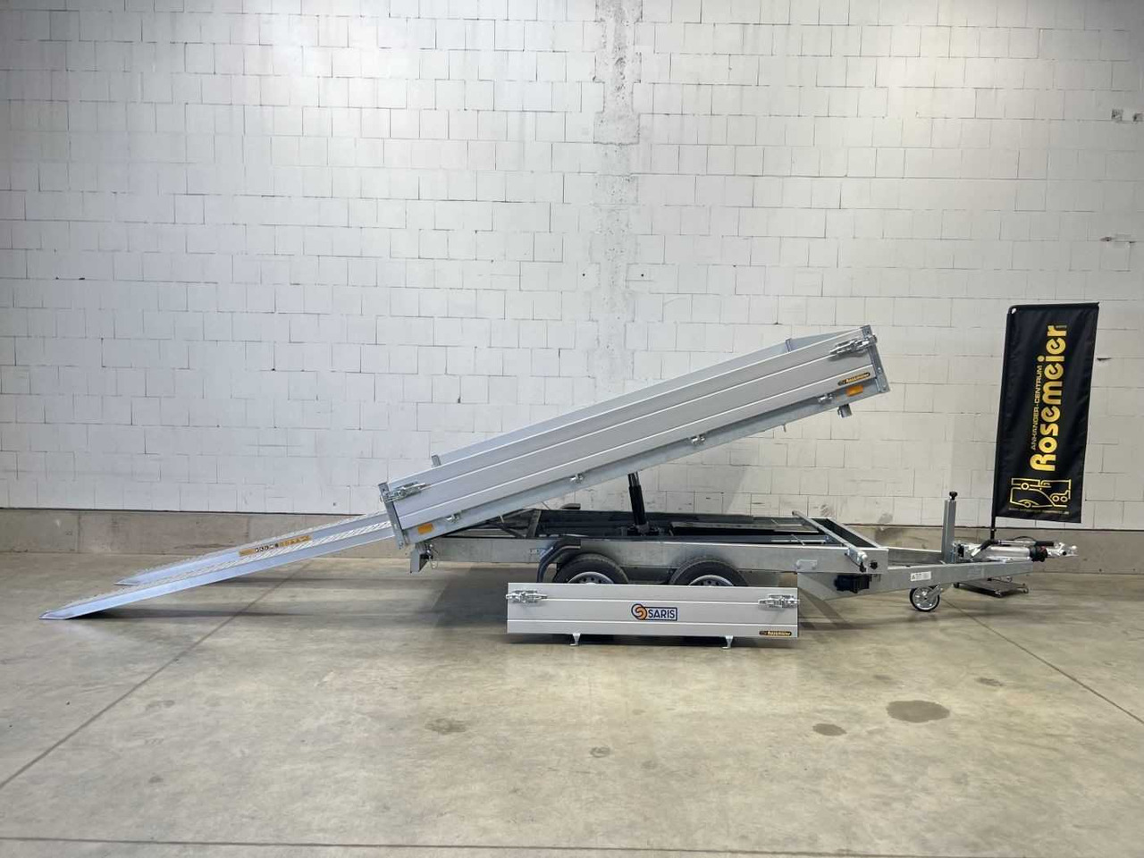 SARIS K3 306 184 3500 2 E Rampen + G Dreiseitenkipper - Самосвальный прицеп: фото 1 SARIS K3 306 184 3500 2 E Rampen + G Dreiseitenkipper - Самосвальный прицеп: фото 1