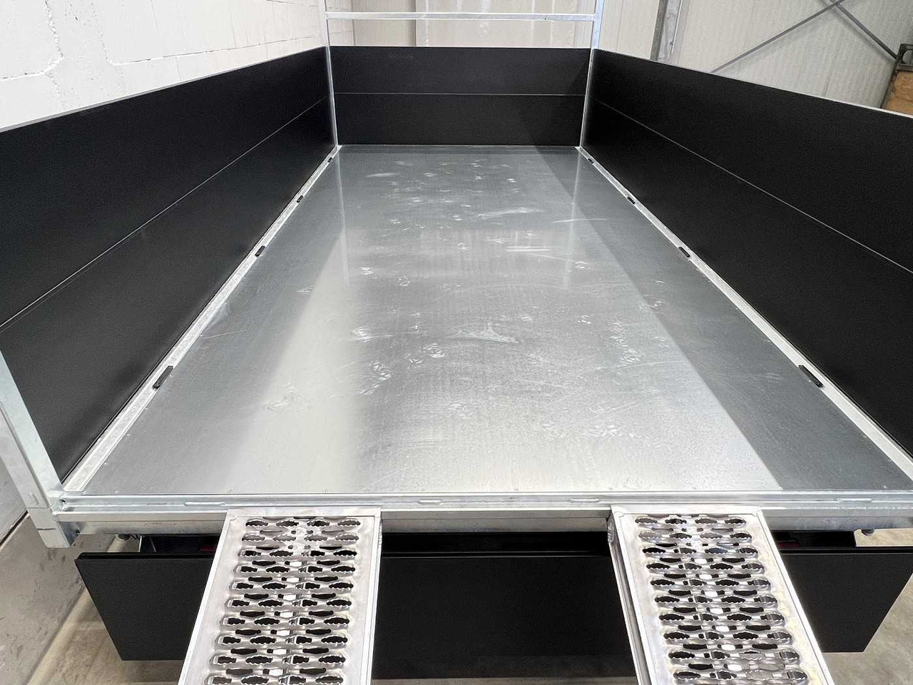 SARIS K3 356 184 3500 2 E Bl ED Spez Dreiseitenkipper - Самосвальный прицеп: фото 5 SARIS K3 356 184 3500 2 E Bl ED Spez Dreiseitenkipper - Самосвальный прицеп: фото 5