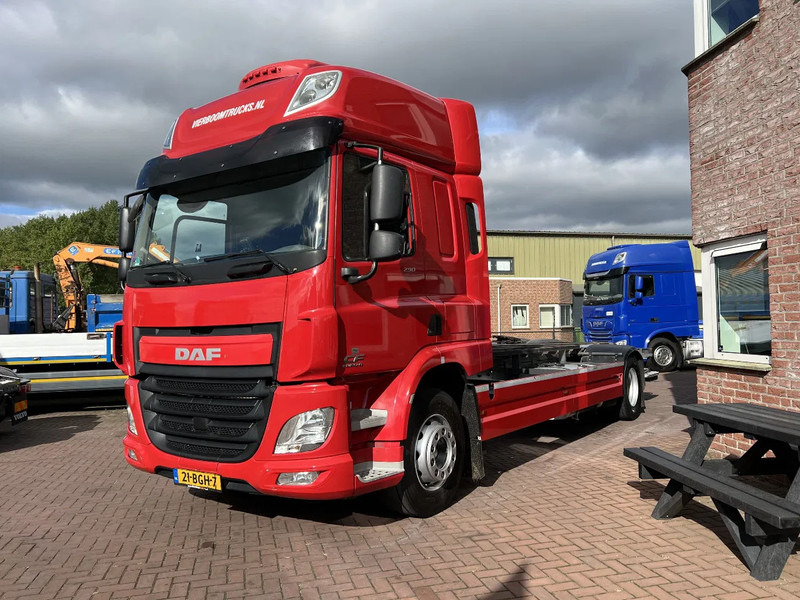 DAF CF 290 4X2 EURO6 SPACECAB RENOVA / VANGMUIL / LAADKLEP / TOP STAAT - Грузовик-контейнеровоз/ Сменный кузов: фото 2 DAF CF 290 4X2 EURO6 SPACECAB RENOVA / VANGMUIL / LAADKLEP / TOP STAAT - Грузовик-контейнеровоз/ Сменный кузов: фото 2