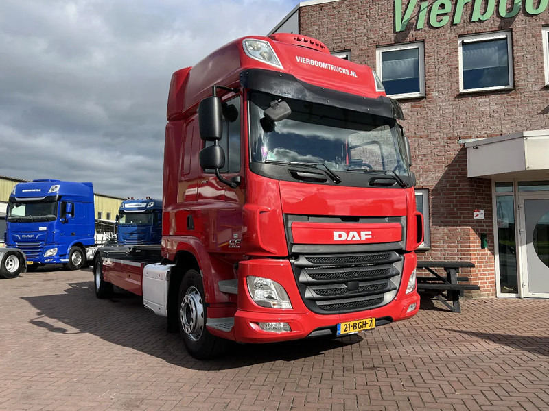 DAF CF 290 4X2 EURO6 SPACECAB RENOVA / VANGMUIL / LAADKLEP / TOP STAAT - Грузовик-контейнеровоз/ Сменный кузов: фото 1 DAF CF 290 4X2 EURO6 SPACECAB RENOVA / VANGMUIL / LAADKLEP / TOP STAAT - Грузовик-контейнеровоз/ Сменный кузов: фото 1