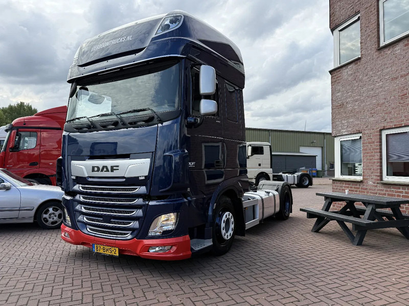 DAF XF 440 XF440 4X2 SSC LOWDECK / ONLY 577TKM / RETARDER / TUV 7-2026!!!!!!!!!!! - Тягач: фото 2 DAF XF 440 XF440 4X2 SSC LOWDECK / ONLY 577TKM / RETARDER / TUV 7-2026!!!!!!!!!!! - Тягач: фото 2