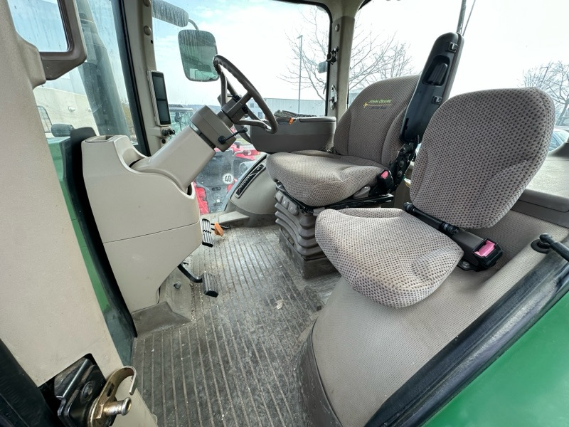 John Deere 8260R AutoPowr - Трактор: фото 4 John Deere 8260R AutoPowr - Трактор: фото 4