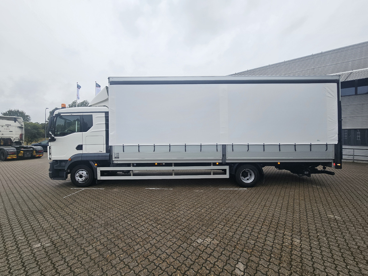 MAN TGL 12.250 - Тентованный грузовик: фото 5 MAN TGL 12.250 - Тентованный грузовик: фото 5