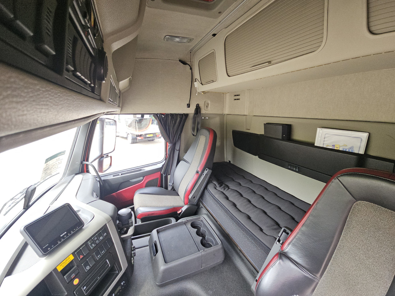 Volvo FM340 - Грузовик с закрытым кузовом: фото 5 Volvo FM340 - Грузовик с закрытым кузовом: фото 5