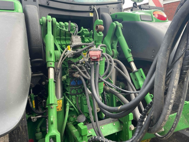 John Deere 6R 250 - Трактор: фото 3 John Deere 6R 250 - Трактор: фото 3