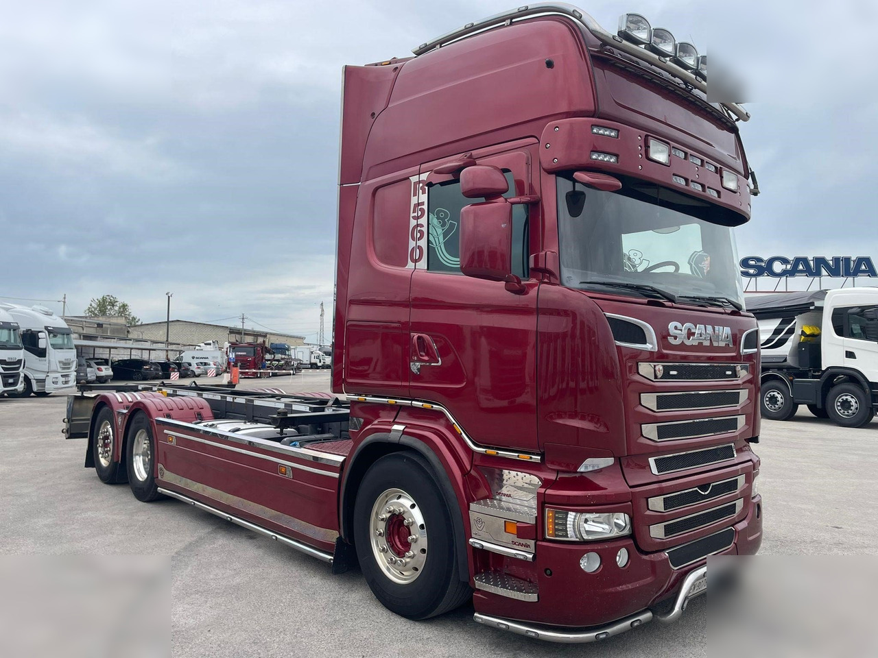 SCANIA R560 - Грузовик-контейнеровоз/ Сменный кузов: фото 1 SCANIA R560 - Грузовик-контейнеровоз/ Сменный кузов: фото 1