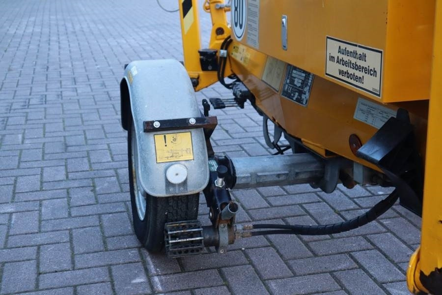 Denka-Lift JR12 Electric, 12m Working Height, 6.7m Reach, 120 - Прицепной подъемник: фото 3 Denka-Lift JR12 Electric, 12m Working Height, 6.7m Reach, 120 - Прицепной подъемник: фото 3