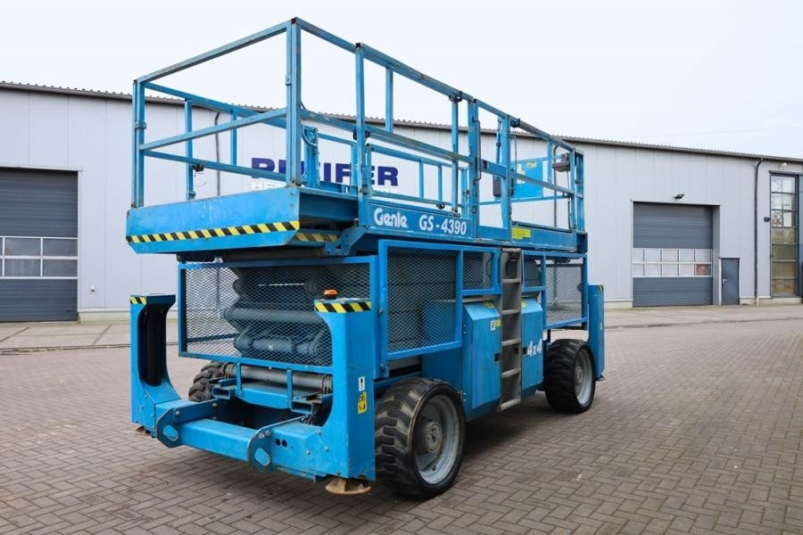 Genie GS4390 Diesel, 4x4 Drive, 15m Working Height, 680k - Ножничный подъемник: фото 2 Genie GS4390 Diesel, 4x4 Drive, 15m Working Height, 680k - Ножничный подъемник: фото 2