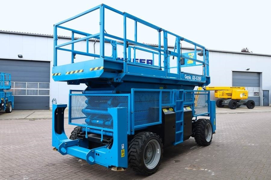 Genie GS5390 Diesel, 4x4 Drive, 18.15m Working Height, 6 - Ножничный подъемник: фото 2 Genie GS5390 Diesel, 4x4 Drive, 18.15m Working Height, 6 - Ножничный подъемник: фото 2