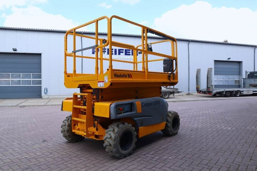 Haulotte Compact 12RTE Electric, 12m Working Height, 450kg - Ножничный подъемник: фото 2 Haulotte Compact 12RTE Electric, 12m Working Height, 450kg - Ножничный подъемник: фото 2