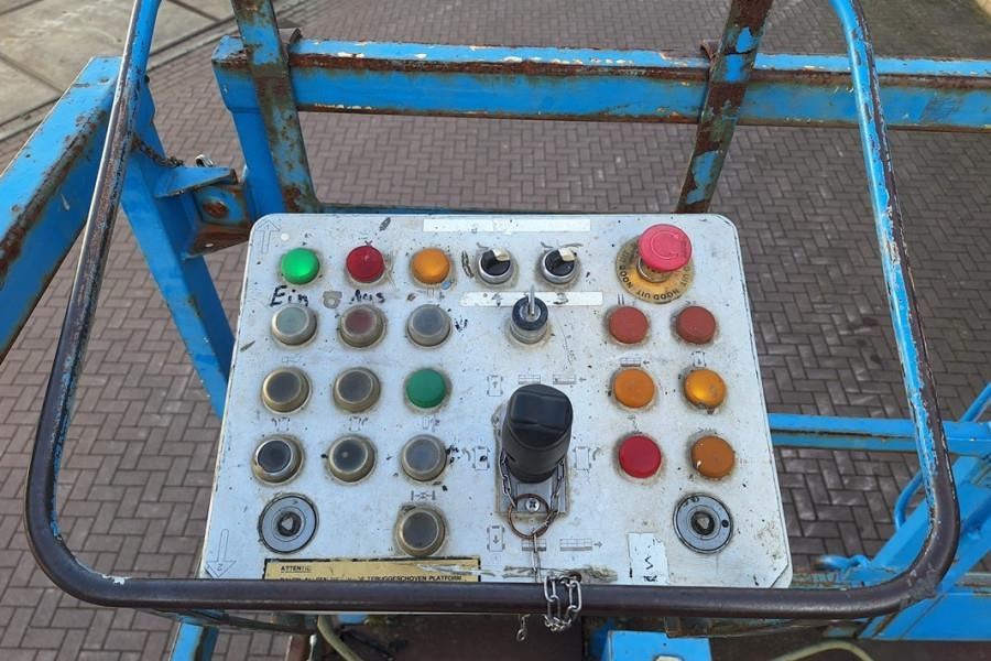 Holland Lift Megastar G300DL30/S Diesel, 4x4x4 Drive, 33.5m Wor - Ножничный подъемник: фото 4 Holland Lift Megastar G300DL30/S Diesel, 4x4x4 Drive, 33.5m Wor - Ножничный подъемник: фото 4