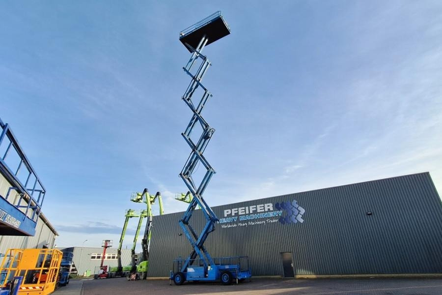 Holland Lift Megastar G300DL30/S Diesel, 4x4x4 Drive, 33.5m Wor - Ножничный подъемник: фото 3 Holland Lift Megastar G300DL30/S Diesel, 4x4x4 Drive, 33.5m Wor - Ножничный подъемник: фото 3