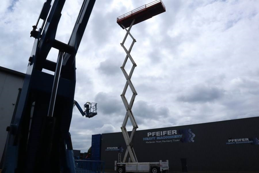 Liftlux SL320-30DS Diesel, 4x4 Drive, 34m Working Height, - Ножничный подъемник: фото 3 Liftlux SL320-30DS Diesel, 4x4 Drive, 34m Working Height, - Ножничный подъемник: фото 3
