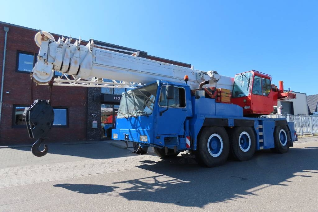 Liebherr LTM 1050-1 - Вседорожный кран: фото 1 Liebherr LTM 1050-1 - Вседорожный кран: фото 1