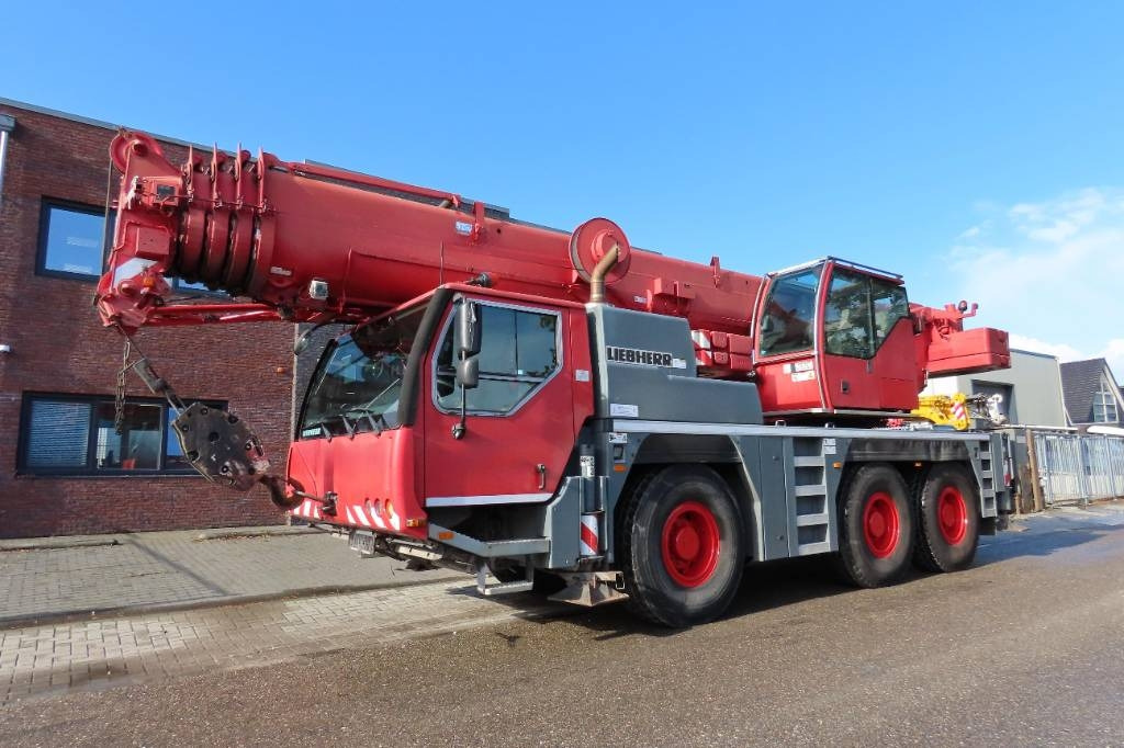 Liebherr LTM 1055-3.2 - Вседорожный кран: фото 1 Liebherr LTM 1055-3.2 - Вседорожный кран: фото 1