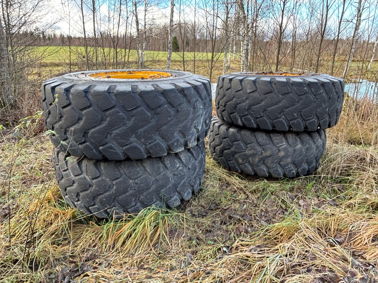 Firestone 23.5R25 - Шина для Строительной техники: фото 1 Firestone 23.5R25 - Шина для Строительной техники: фото 1