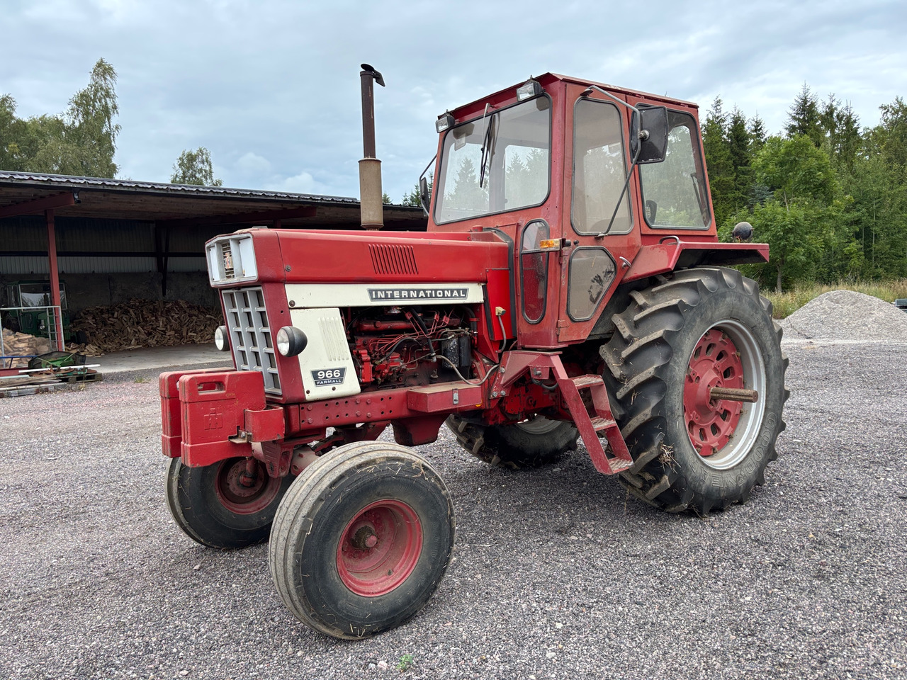 International 966 Farmall - Трактор: фото 1 International 966 Farmall - Трактор: фото 1