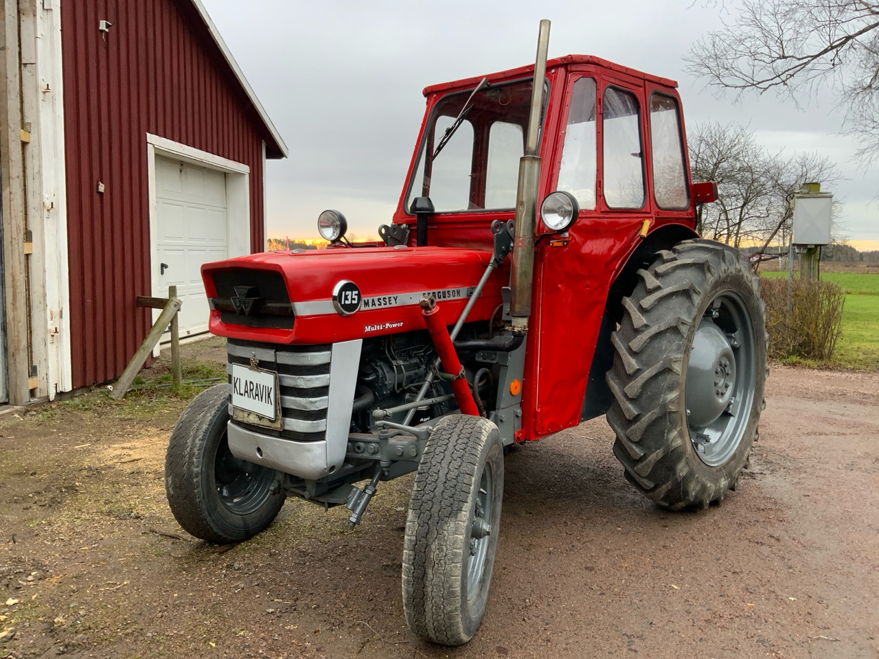 Massey Ferguson 135 - Трактор: фото 1 Massey Ferguson 135 - Трактор: фото 1