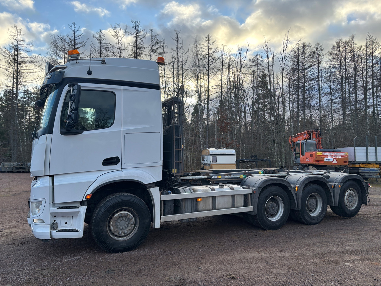 Mercedes-Benz Arocs 12.8 - Крюковой мультилифт: фото 1 Mercedes-Benz Arocs 12.8 - Крюковой мультилифт: фото 1