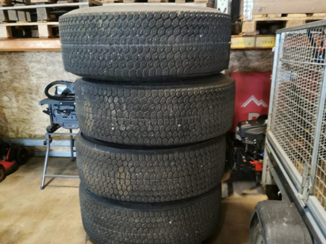 Michelin 385/65R22.5 - Шина для Строительной техники: фото 1 Michelin 385/65R22.5 - Шина для Строительной техники: фото 1