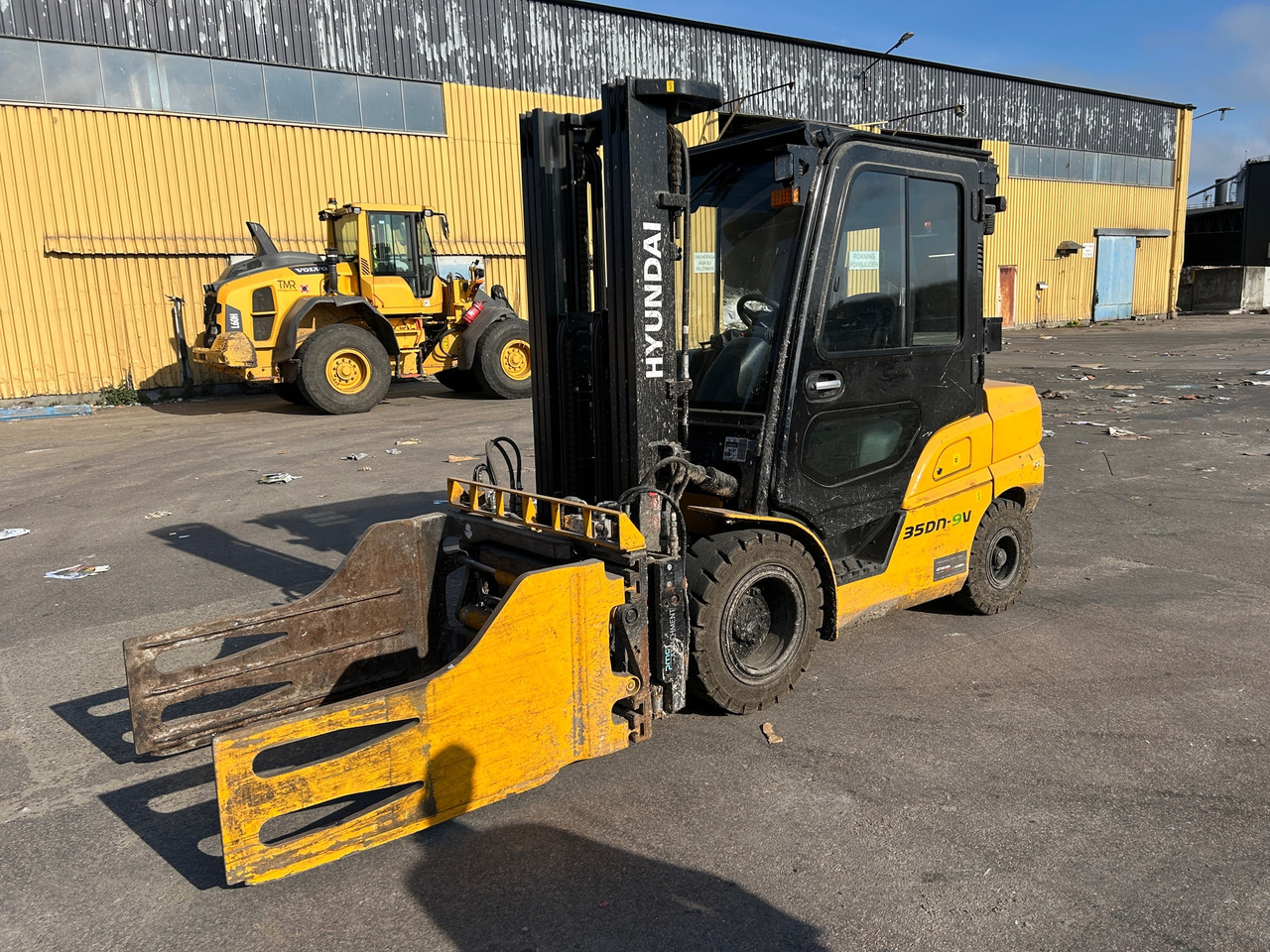 Hyundai 35DN-9V - Погрузочно-разгрузочная техника: фото 1 Hyundai 35DN-9V - Погрузочно-разгрузочная техника: фото 1