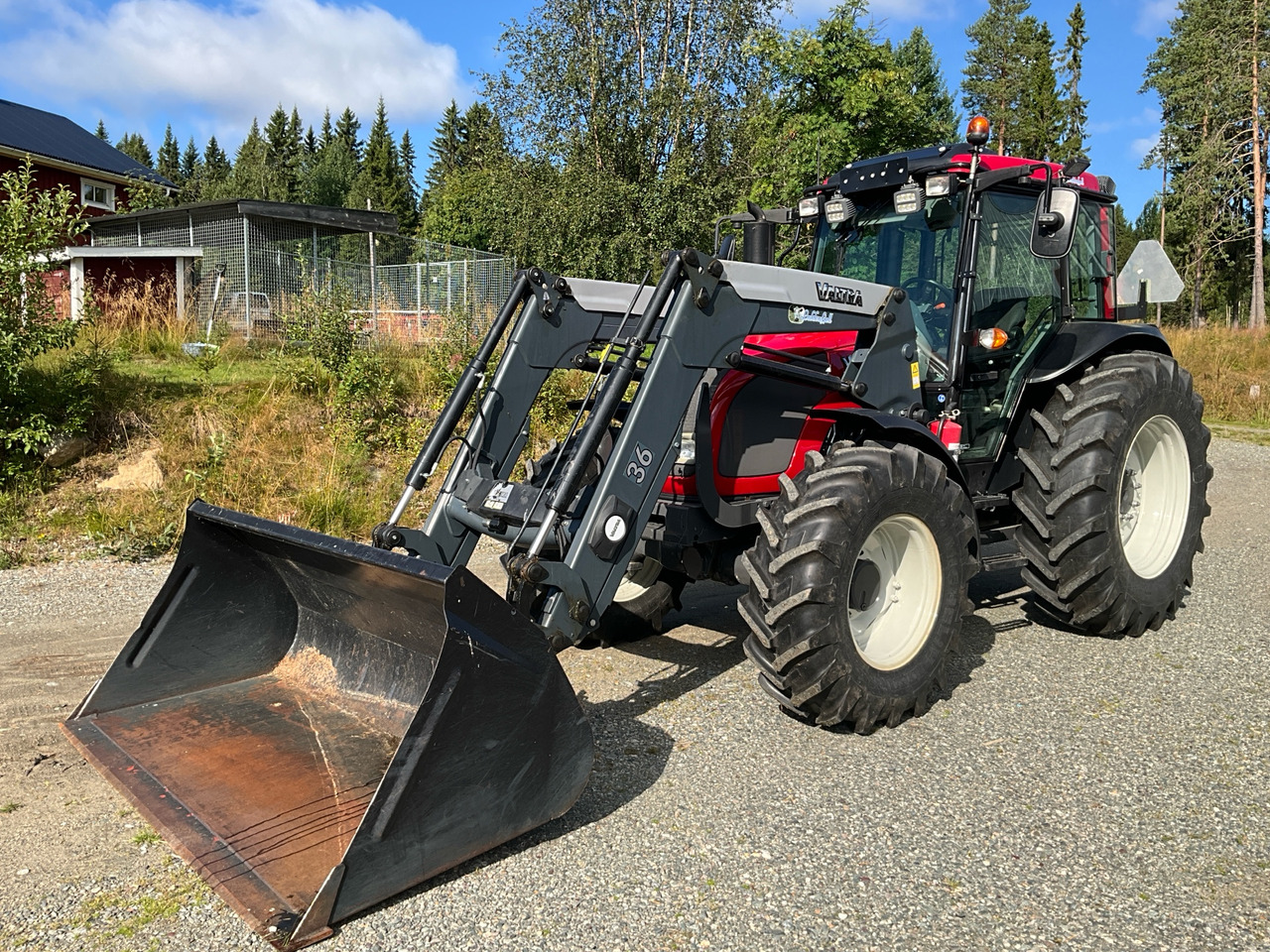Valtra A83 - Трактор: фото 1 Valtra A83 - Трактор: фото 1