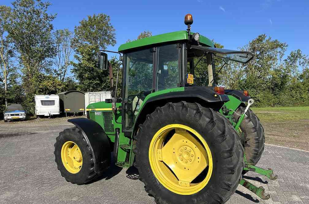 John Deere 6210 - Трактор: фото 2 John Deere 6210 - Трактор: фото 2