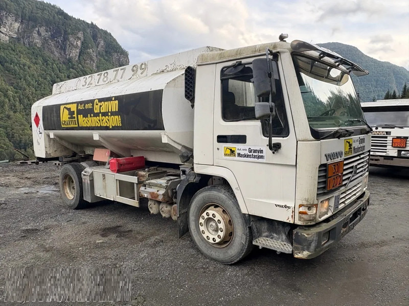 Volvo FL 7 Volvo FL7 285 Fuel tanker 4x2 - Грузовик-цистерна: фото 2 Volvo FL 7 Volvo FL7 285 Fuel tanker 4x2 - Грузовик-цистерна: фото 2