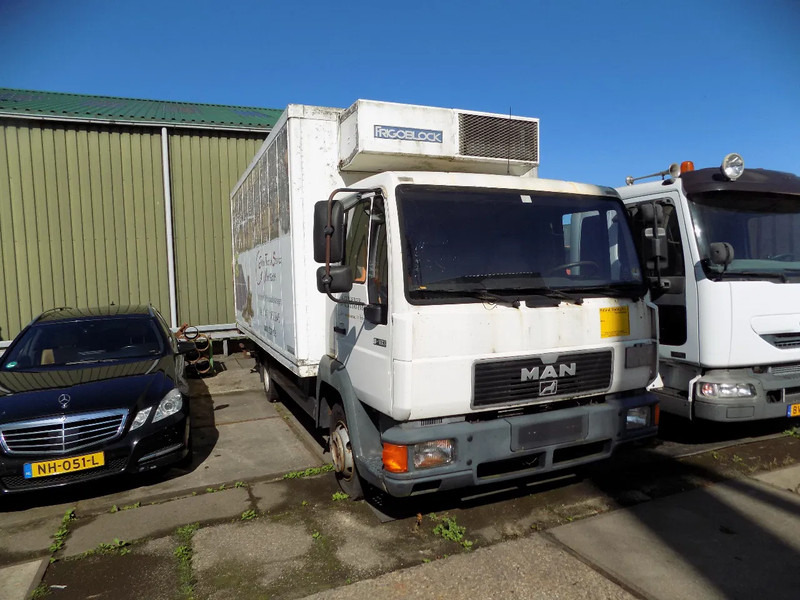 Volvo koel vrieswagen met hydr. lift - Рефрижератор: фото 1 Volvo koel vrieswagen met hydr. lift - Рефрижератор: фото 1