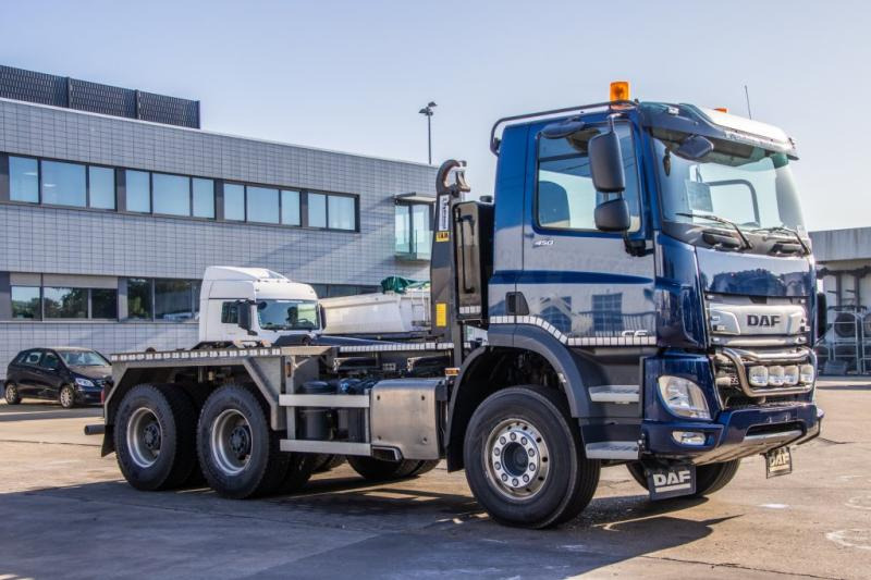 DAF CF 450+E6+INTARDER - Крюковой мультилифт: фото 5 DAF CF 450+E6+INTARDER - Крюковой мультилифт: фото 5