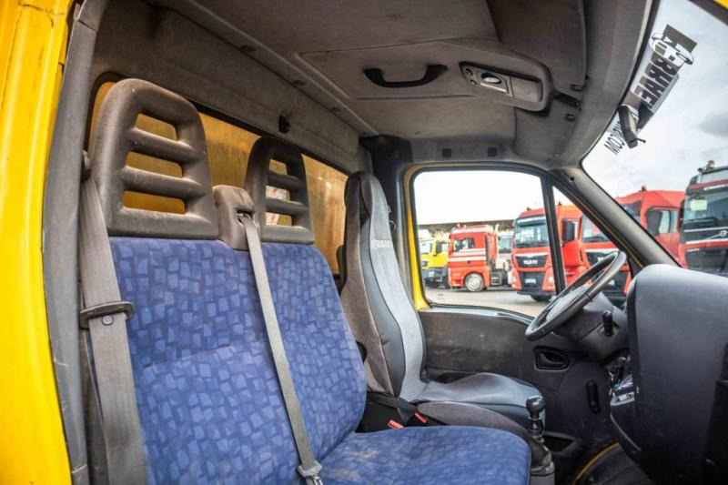 Фото интерьера 1: Малотоннажный бортовой грузовик Iveco DAILY 50C13 Фото интерьера 1: Малотоннажный бортовой грузовик Iveco DAILY 50C13