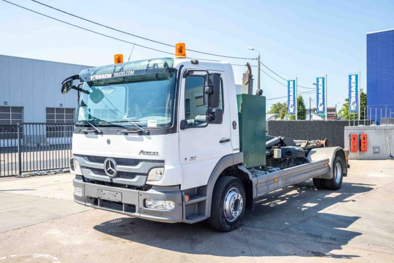 Mercedes ATEGO 1222 K - Крюковой мультилифт: фото 5 Mercedes ATEGO 1222 K - Крюковой мультилифт: фото 5