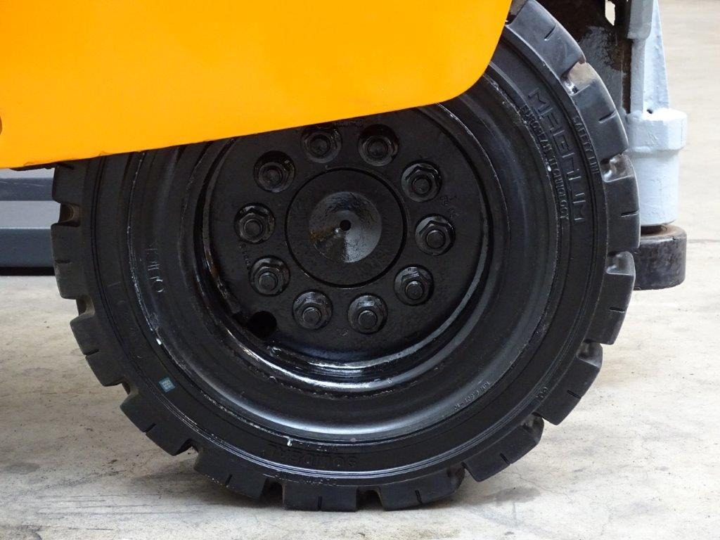 Hubtex DQ45-G - TRAVERSE - Четырехсторонний погрузчик: фото 2 Hubtex DQ45-G - TRAVERSE - Четырехсторонний погрузчик: фото 2