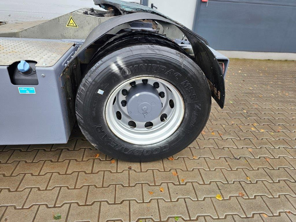 Terberg YT182 - Терминальный тягач: фото 2 Terberg YT182 - Терминальный тягач: фото 2