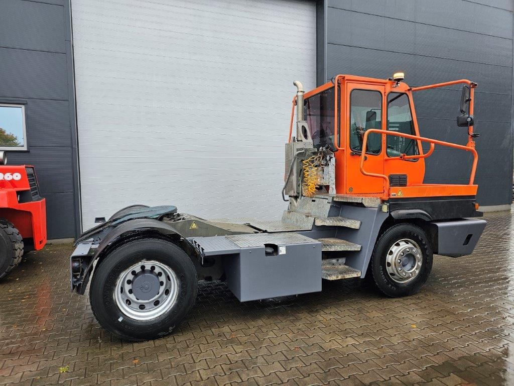 Terberg YT182 - Терминальный тягач: фото 3 Terberg YT182 - Терминальный тягач: фото 3