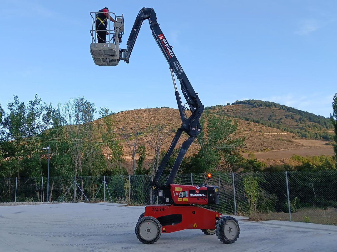 MANITOU MAN GO 12 - Коленчатый подъемник: фото 5 MANITOU MAN GO 12 - Коленчатый подъемник: фото 5