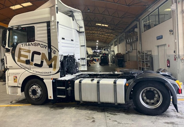 MAN TGX 18.500 4X2 BLS - Тягач: фото 3 MAN TGX 18.500 4X2 BLS - Тягач: фото 3