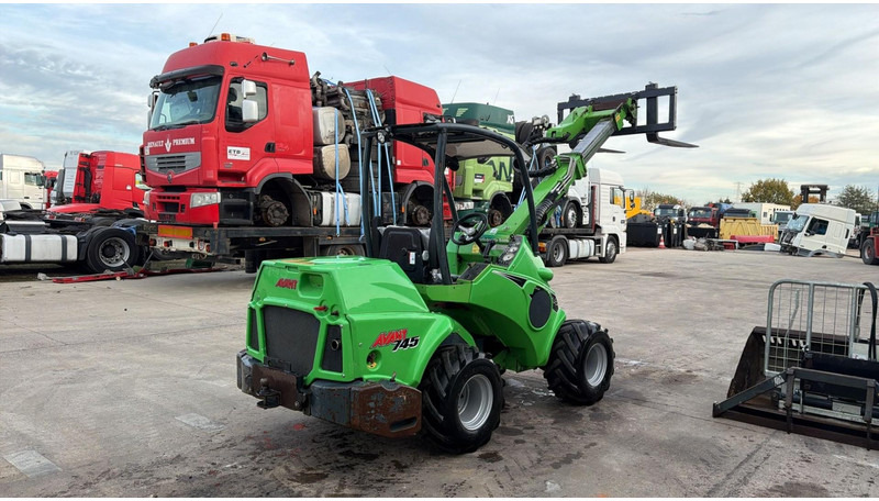 Avant 745 TDL (BELGIAN MACHINE / TOP CONDITION / 4X4 OPTIDRIVE / INCL ATTACHMENTS) - Гусеничный мини-погрузчик: фото 5 Avant 745 TDL (BELGIAN MACHINE / TOP CONDITION / 4X4 OPTIDRIVE / INCL ATTACHMENTS) - Гусеничный мини-погрузчик: фото 5