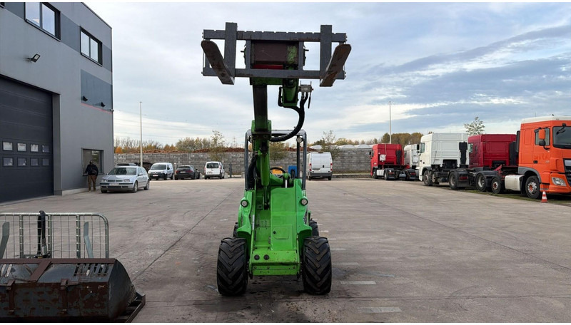 Avant 745 TDL (BELGIAN MACHINE / TOP CONDITION / 4X4 OPTIDRIVE / INCL ATTACHMENTS) - Гусеничный мини-погрузчик: фото 3 Avant 745 TDL (BELGIAN MACHINE / TOP CONDITION / 4X4 OPTIDRIVE / INCL ATTACHMENTS) - Гусеничный мини-погрузчик: фото 3