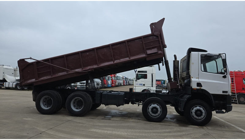 DAF 85 CF 340 (EURO 2 / MANUAL PUMP / STEEL SUSP. / POSSIBLE AS CHASSIS / 8X4) - Самосвал: фото 4 DAF 85 CF 340 (EURO 2 / MANUAL PUMP / STEEL SUSP. / POSSIBLE AS CHASSIS / 8X4) - Самосвал: фото 4