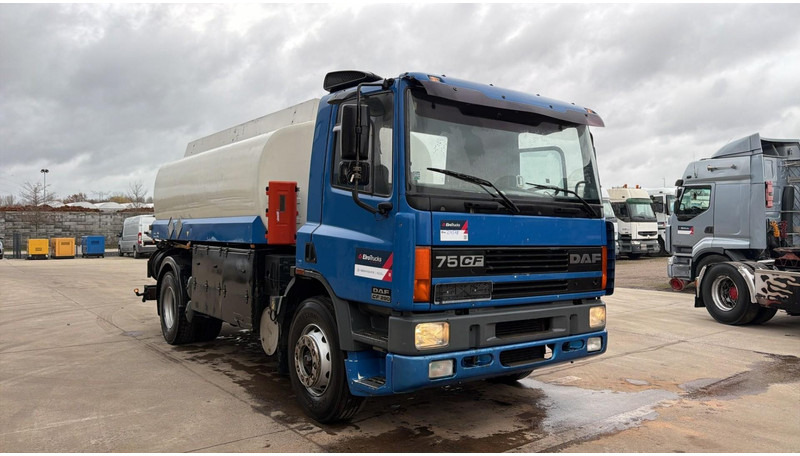 DAF CF 75.290 (15000L / 2 COMPARTIMENTS / MANUAL PUMP / EURO 2 / MANUAL GEARBOX) - Грузовик-цистерна: фото 2 DAF CF 75.290 (15000L / 2 COMPARTIMENTS / MANUAL PUMP / EURO 2 / MANUAL GEARBOX) - Грузовик-цистерна: фото 2