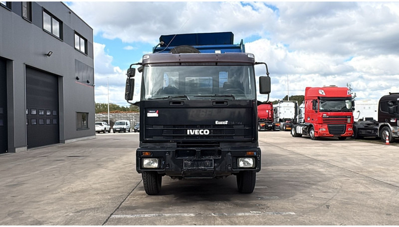 Iveco Eurotrakker 260 E 34 (POMPE MANUELLE / MANUAL PUMP / MANUAL GEARBOX / BOITE MANUELLE / LAMES) - Самосвал: фото 2 Iveco Eurotrakker 260 E 34 (POMPE MANUELLE / MANUAL PUMP / MANUAL GEARBOX / BOITE MANUELLE / LAMES) - Самосвал: фото 2