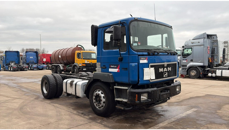 MAN 19.403 (6 CYLINDER / MANUAL GEARBOX / BIG AXLE / GRAND PONT) - Грузовик-шасси: фото 5 MAN 19.403 (6 CYLINDER / MANUAL GEARBOX / BIG AXLE / GRAND PONT) - Грузовик-шасси: фото 5