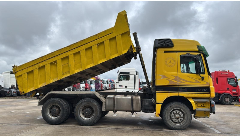 Mercedes-Benz ACTROS 2640 (EPS / LAMES / GRAND PONT / 6X4 / 3 PEDALES) - Самосвал: фото 3 Mercedes-Benz ACTROS 2640 (EPS / LAMES / GRAND PONT / 6X4 / 3 PEDALES) - Самосвал: фото 3