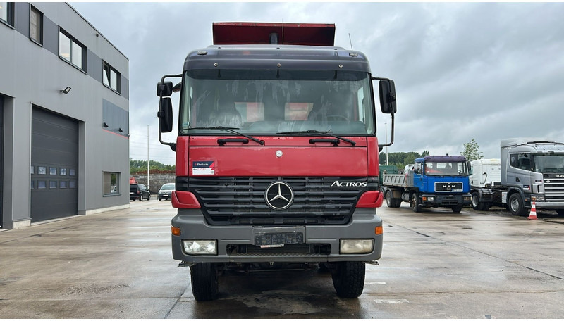 Mercedes-Benz Actros 4143 (BOITE MANUELLE / 8X8 / MANUAL GEARBOX / LAMES / GRAND PONT / BIG AXLE) - Самосвал: фото 2 Mercedes-Benz Actros 4143 (BOITE MANUELLE / 8X8 / MANUAL GEARBOX / LAMES / GRAND PONT / BIG AXLE) - Самосвал: фото 2
