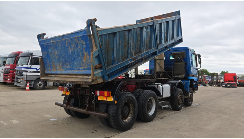 Mercedes-Benz Actros 4143 (EPS / 8X6 / LAMES / GRAND PONT / V6 / 3 PEDALES / MP1) - Самосвал: фото 5 Mercedes-Benz Actros 4143 (EPS / 8X6 / LAMES / GRAND PONT / V6 / 3 PEDALES / MP1) - Самосвал: фото 5